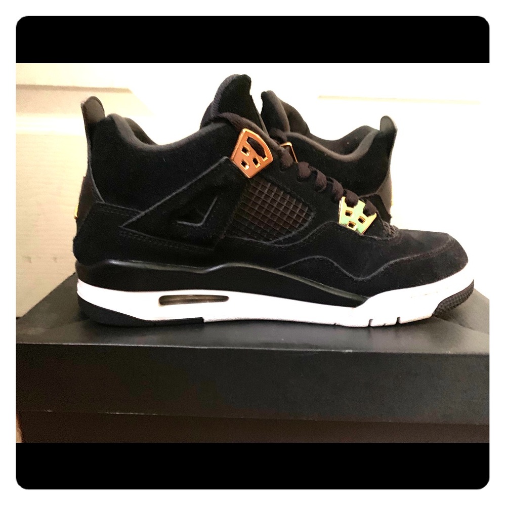 Air Jordan retro 4!! Excellent condition